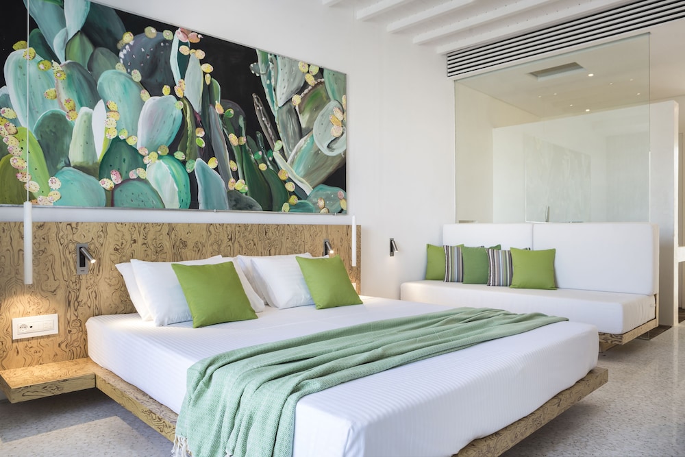Mykonos Dove Beachfront Hotel — Hotel rooms in Plati Gialos, South Aegean