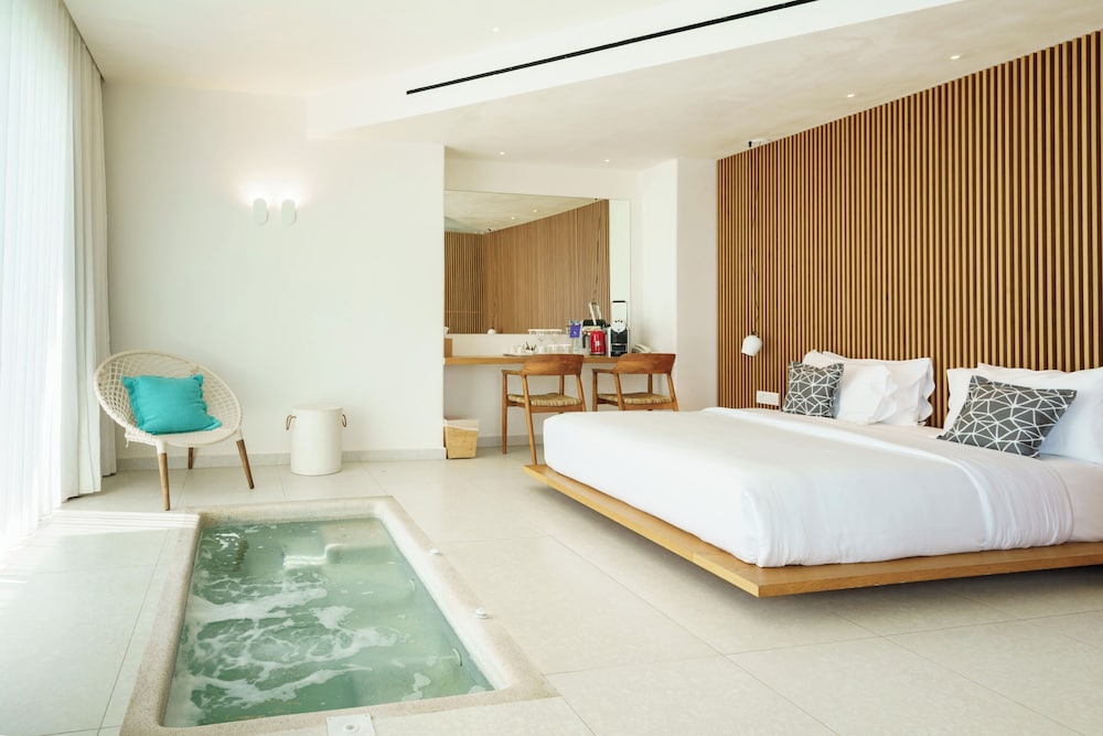 Mykonos Dove Beachfront Hotel — Hotel rooms in Plati Gialos, South Aegean