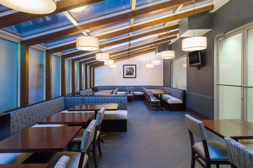Hampton Inn Manhattan-Chelsea — Restaurant & bars in New York City, New York State