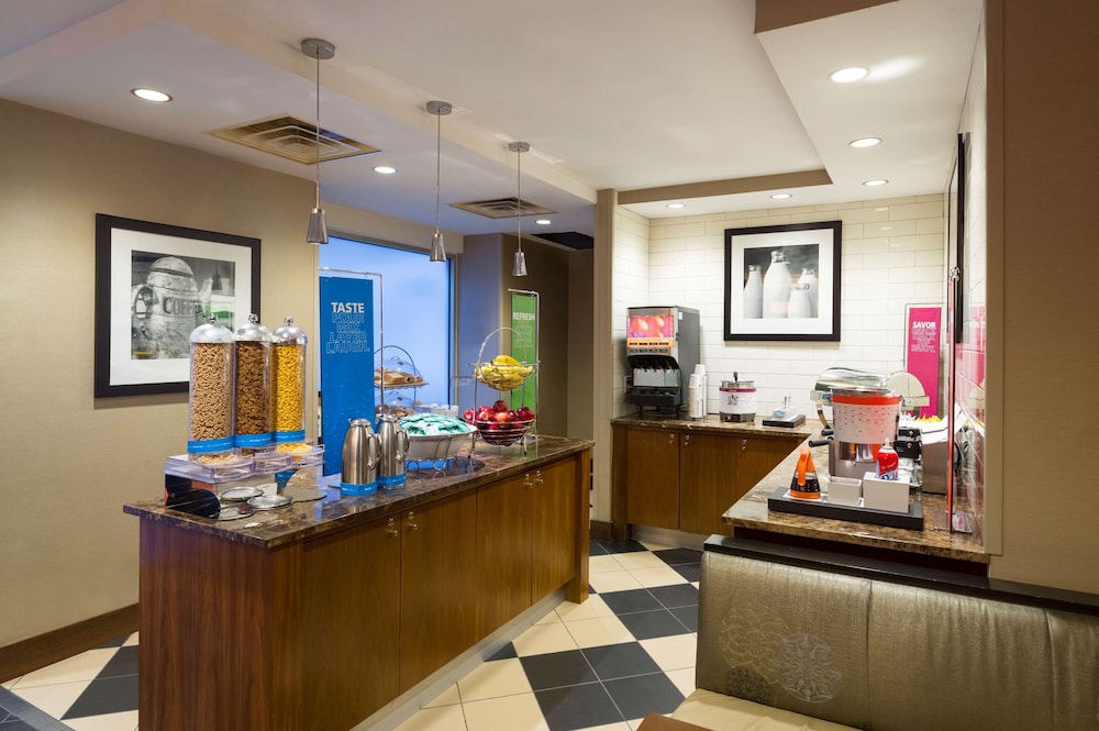 Hampton Inn Manhattan-Chelsea — Restaurant & bars in New York City, New York State