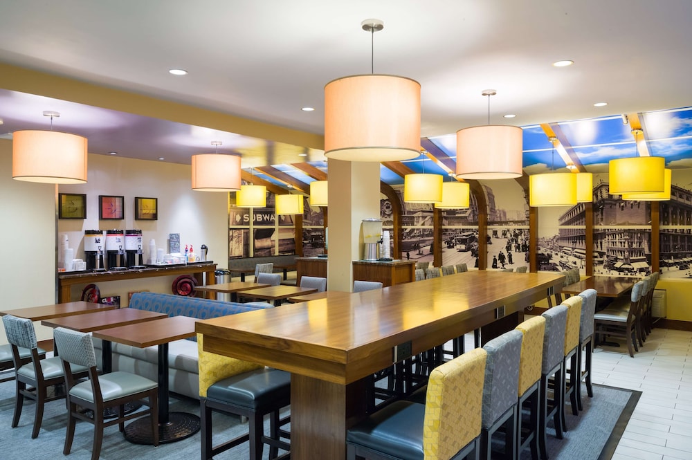 Hampton Inn Madison Square Garden Area Hotel — Restaurant & bars in New York City, New York State