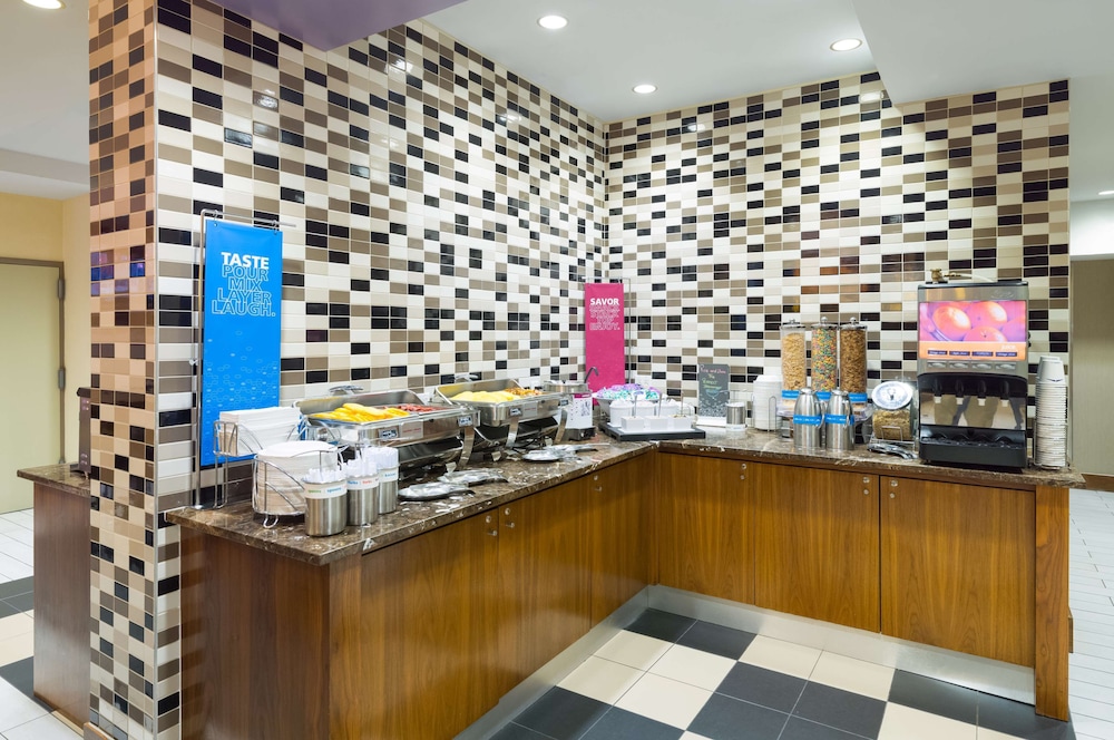 Hampton Inn Madison Square Garden Area Hotel — Restaurant & bars in New York City, New York State