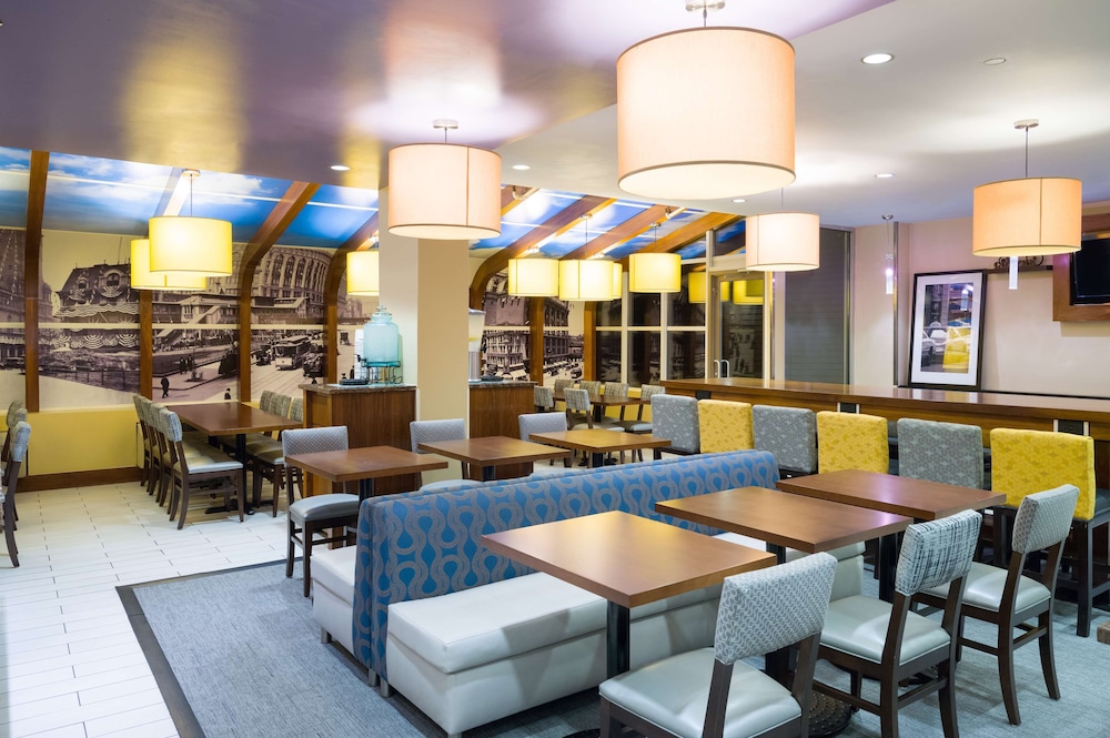Hampton Inn Madison Square Garden Area Hotel — Restaurant & bars in New York City, New York State