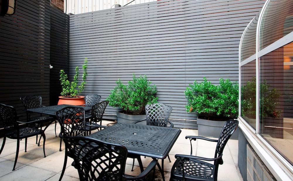Hampton Inn Madison Square Garden Area Hotel — Restaurant & bars in New York City, New York State