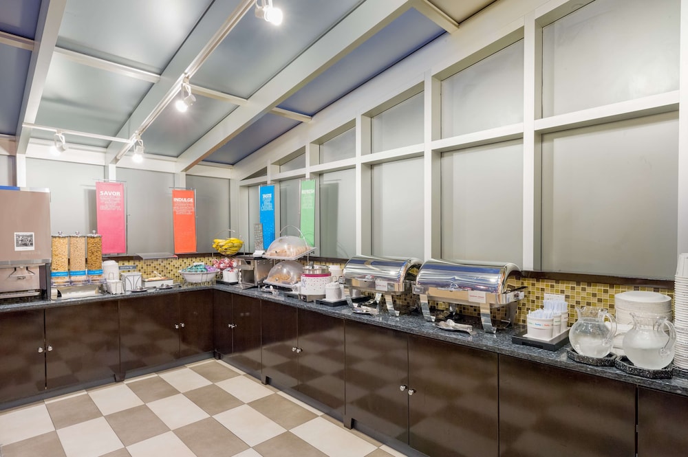Hampton Inn Manhattan/Times Square South — Restaurant & bars in New York City, New York State