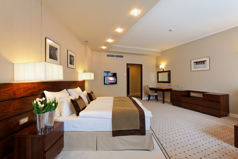 Capital Plaza Hotel - zdjęcie 3