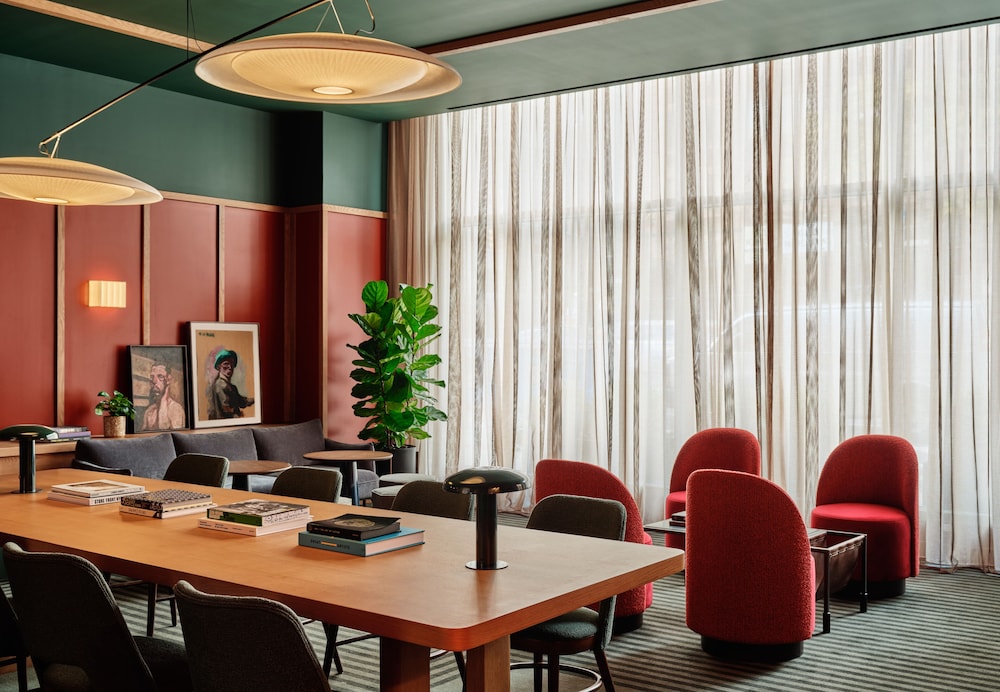 Romer Hell's Kitchen — Restaurant & bars in New York City, New York State