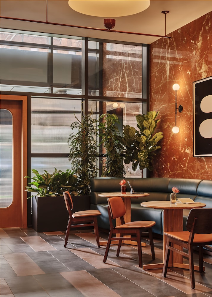 Romer Hell's Kitchen — Restaurant & bars in New York City, New York State