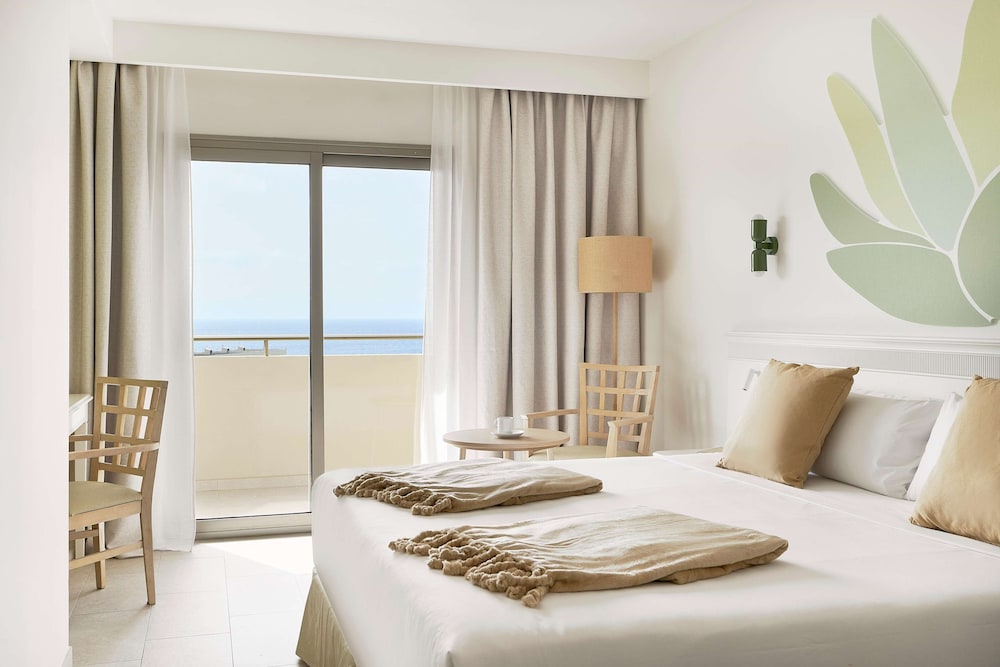 Iberostar Waves Gaviotas Park -All Inclusive — Hotel rooms in Esquinzo, Canary Islands