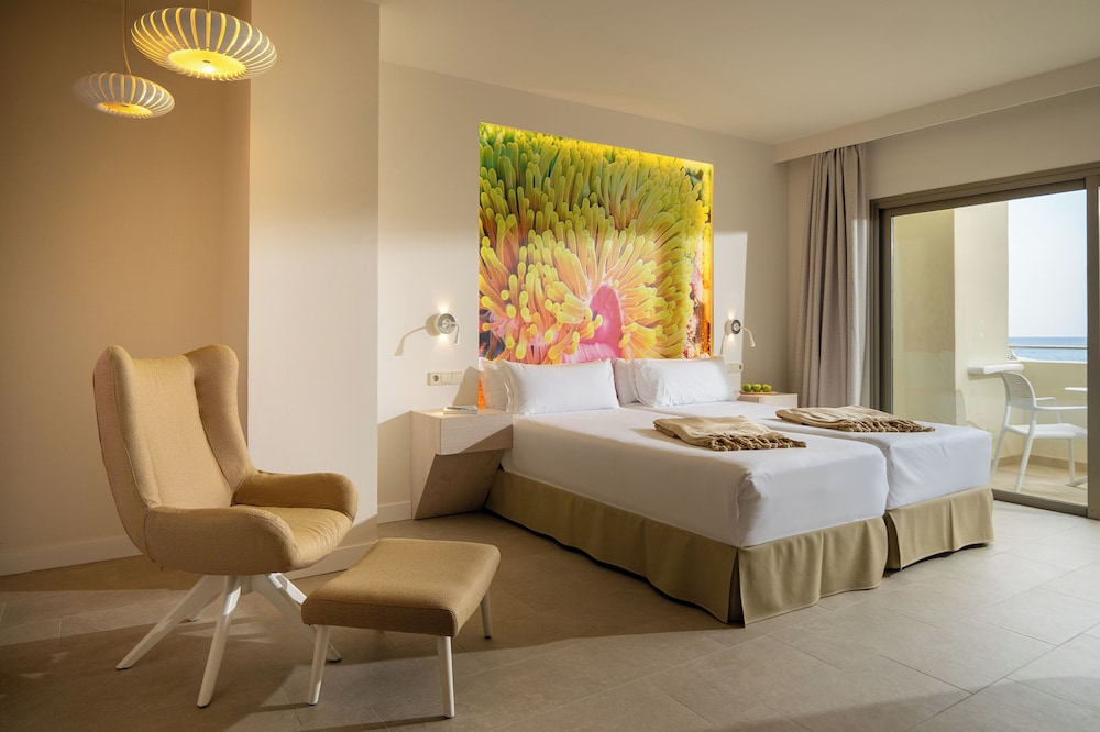 Iberostar Waves Gaviotas Park -All Inclusive — Hotel rooms in Esquinzo, Canary Islands
