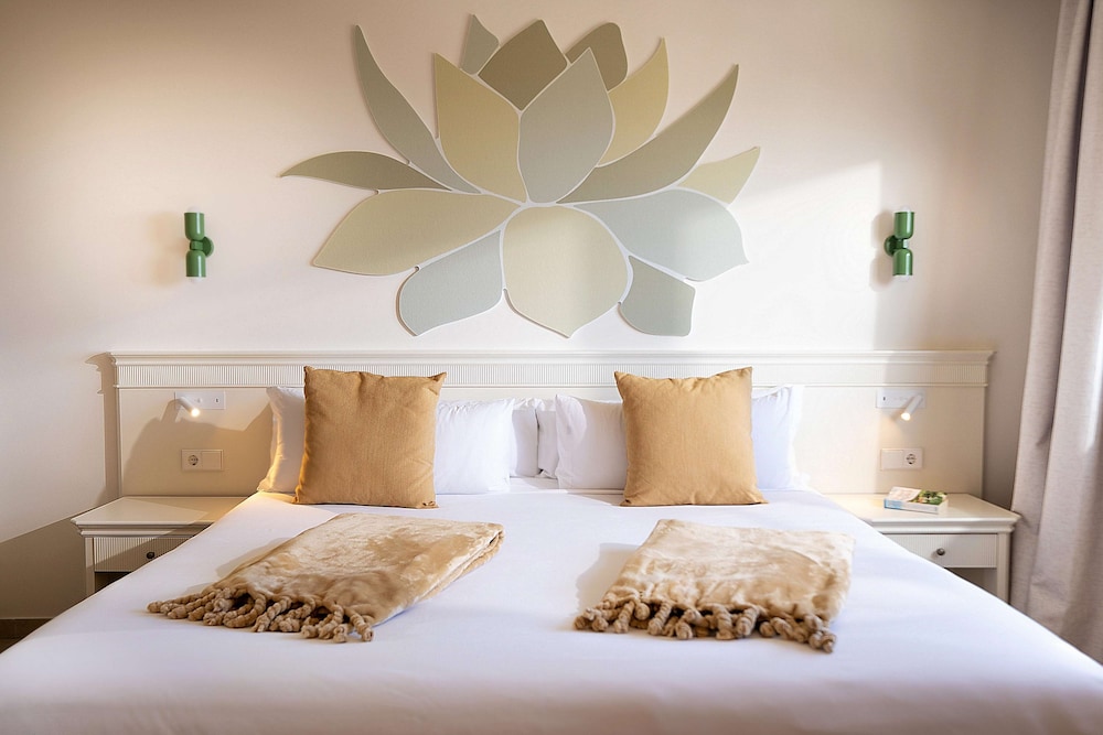 Iberostar Waves Gaviotas Park -All Inclusive — Hotel rooms in Esquinzo, Canary Islands
