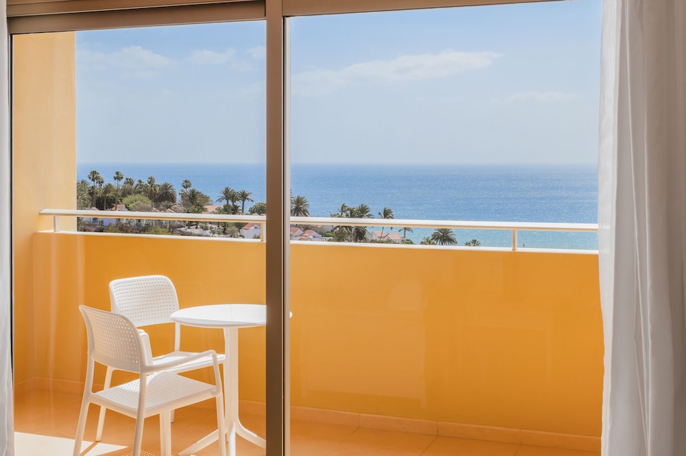 Iberostar Waves Gaviotas Park -All Inclusive — Hotel rooms in Esquinzo, Canary Islands