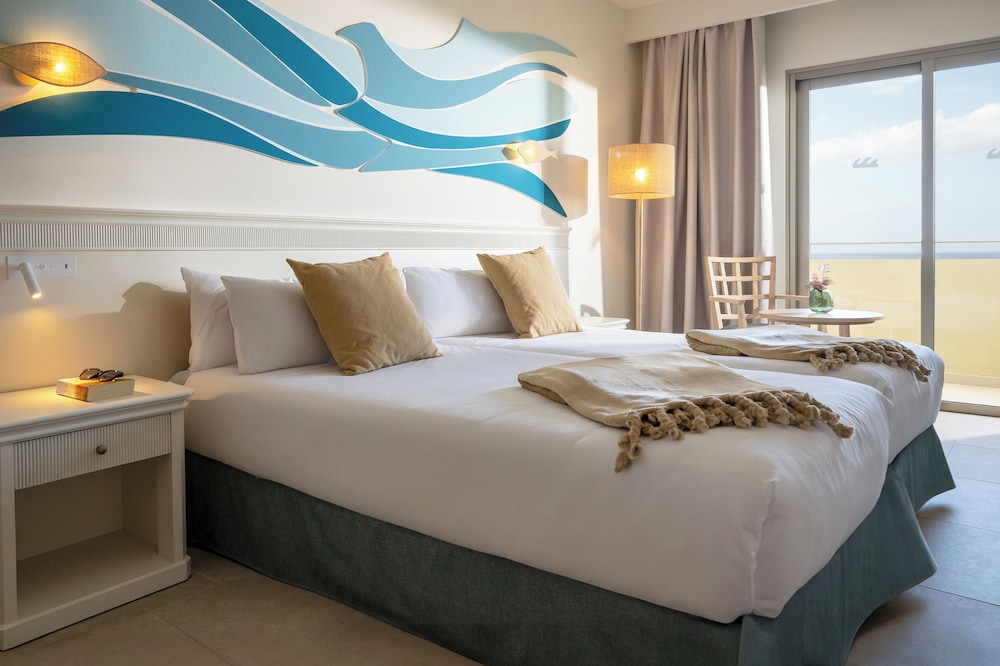 Iberostar Waves Gaviotas Park -All Inclusive — Hotel rooms in Esquinzo, Canary Islands
