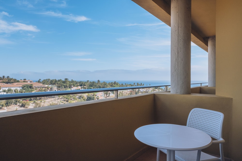 Iberostar Waves Gaviotas Park -All Inclusive — Hotel rooms in Esquinzo, Canary Islands
