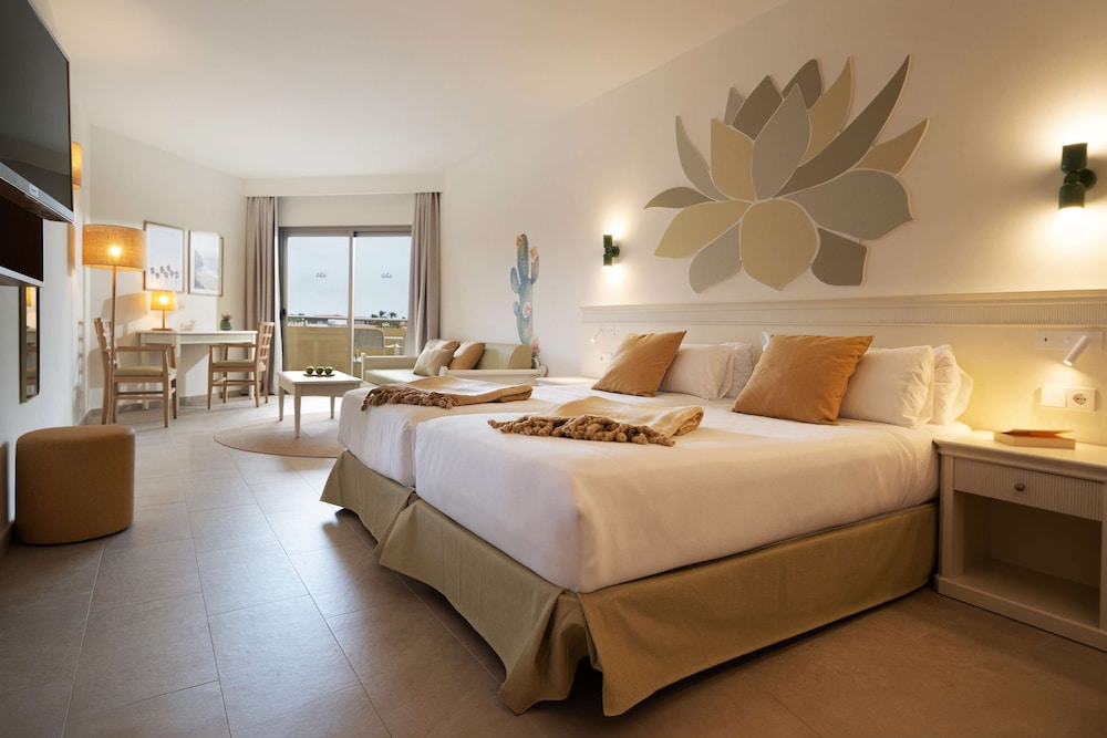 Iberostar Waves Gaviotas Park -All Inclusive — Hotel rooms in Esquinzo, Canary Islands