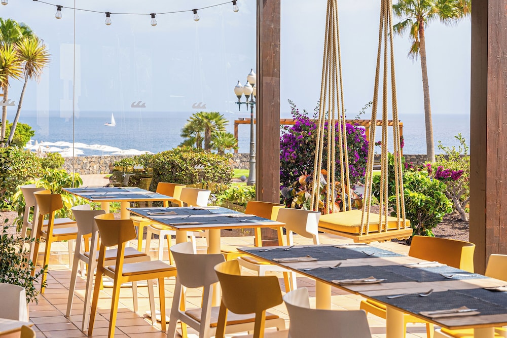 Iberostar Waves Gaviotas Park -All Inclusive — Restaurant & bars in Esquinzo, Canary Islands