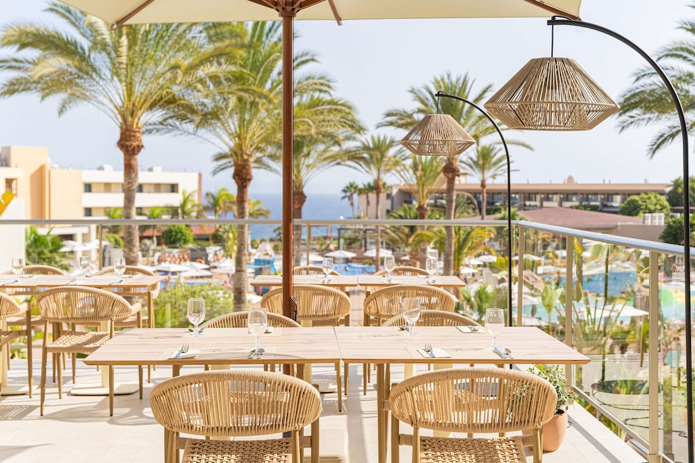 Iberostar Waves Gaviotas Park -All Inclusive — Restaurant & bars in Esquinzo, Canary Islands
