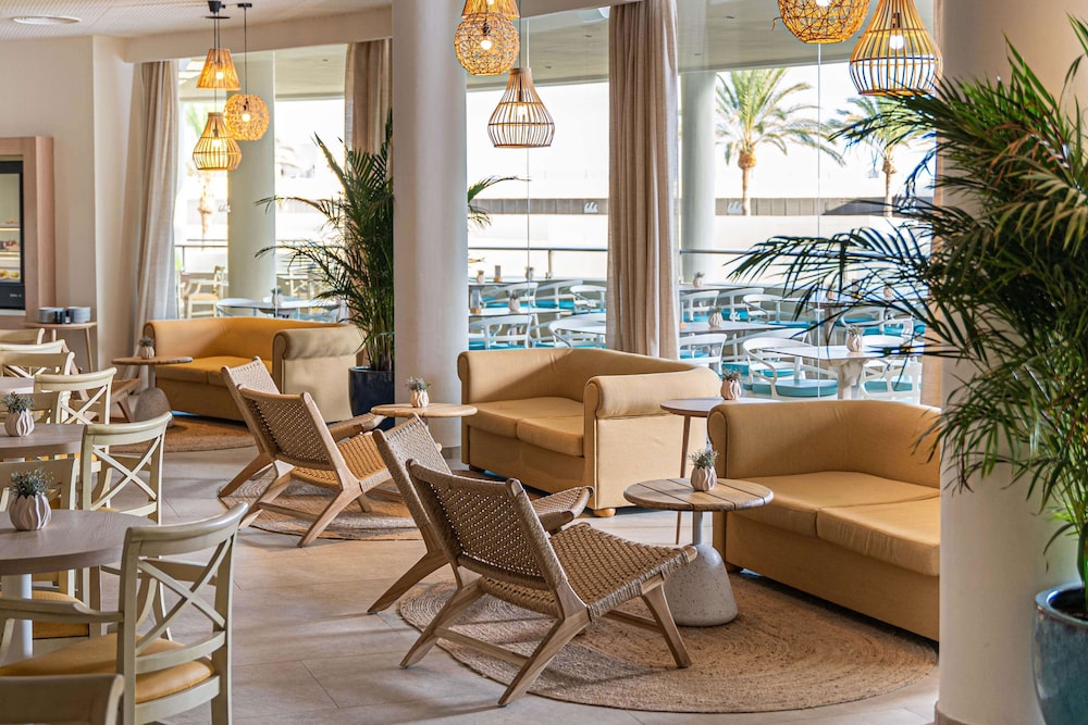 Iberostar Waves Gaviotas Park -All Inclusive — Restaurant & bars in Esquinzo, Canary Islands