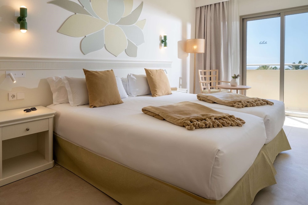 Iberostar Waves Gaviotas Park -All Inclusive — Hotel rooms in Esquinzo, Canary Islands