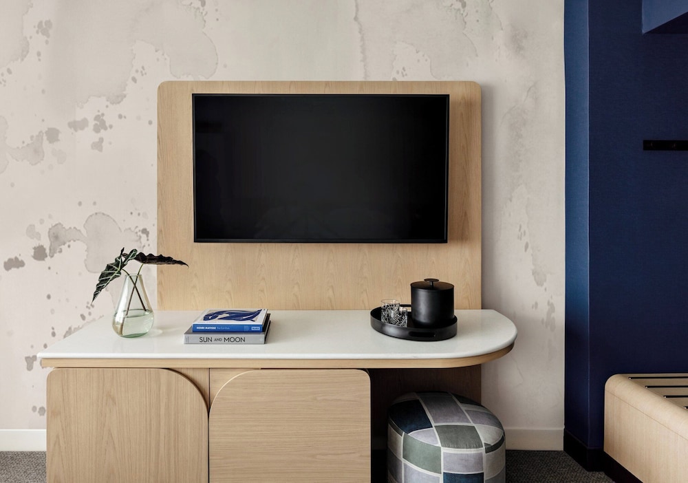 Kimpton Theta New York - Times Square by IHG — Hotel rooms in New York City, New York State