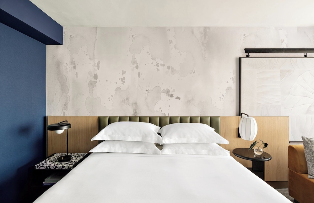 Kimpton Theta New York - Times Square by IHG — Hotel rooms in New York City, New York State