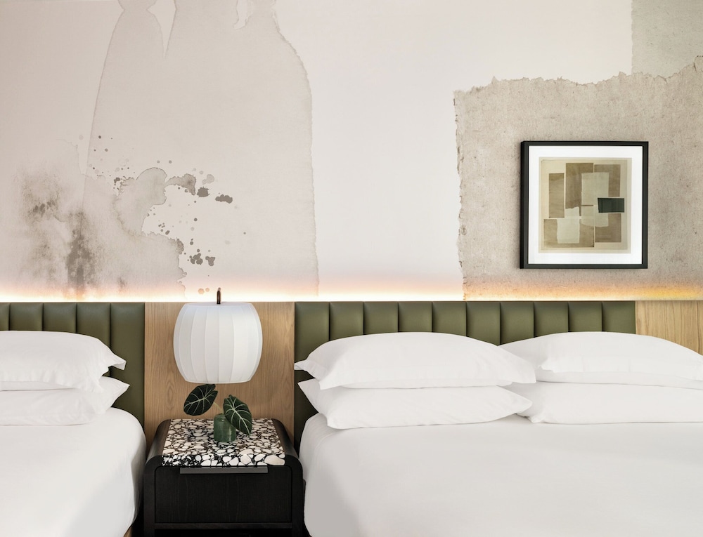 Kimpton Theta New York - Times Square by IHG — Hotel rooms in New York City, New York State