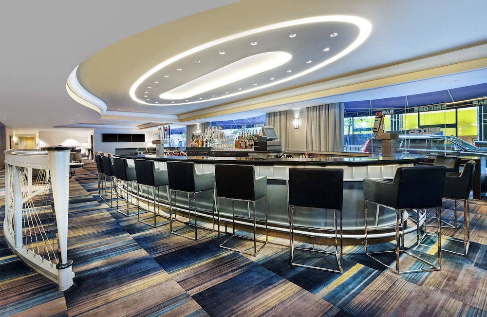 New York Hilton Midtown — Restaurant & bars in New York City, New York State