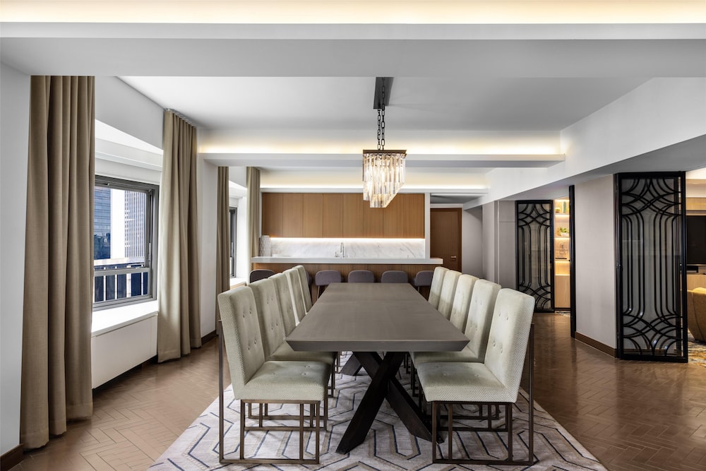 New York Hilton Midtown — Restaurant & bars in New York City, New York State
