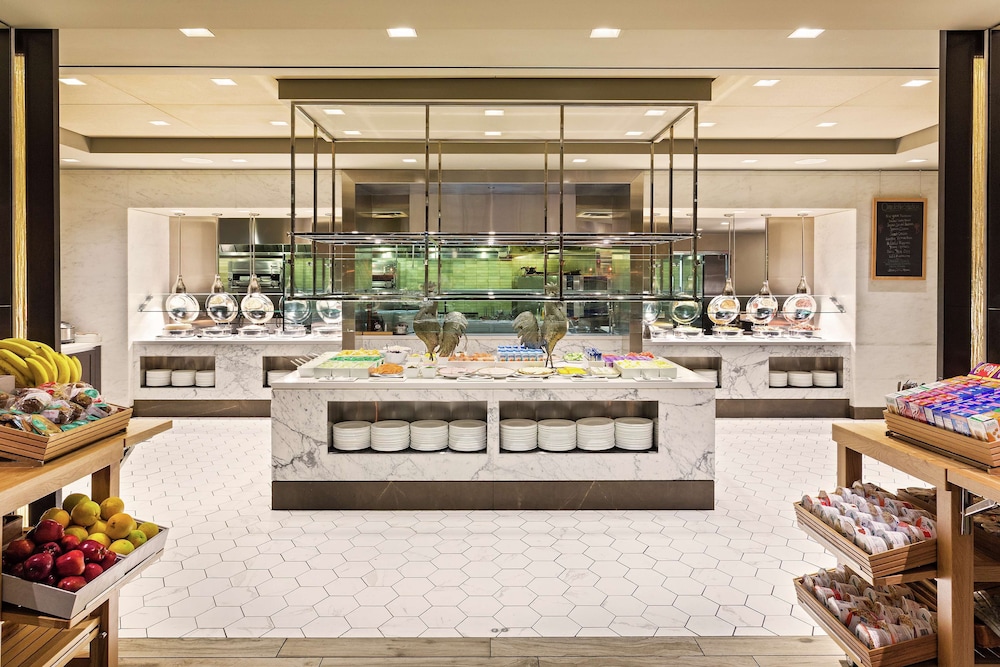 New York Hilton Midtown — Restaurant & bars in New York City, New York State
