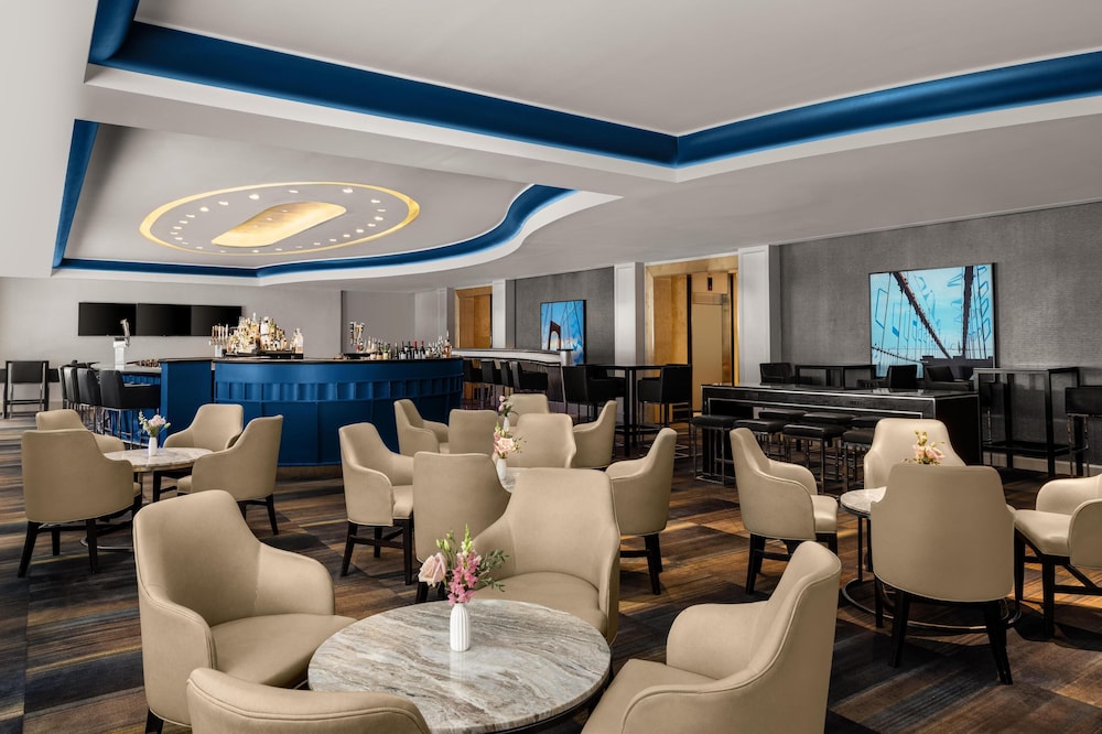 New York Hilton Midtown — Restaurant & bars in New York City, New York State