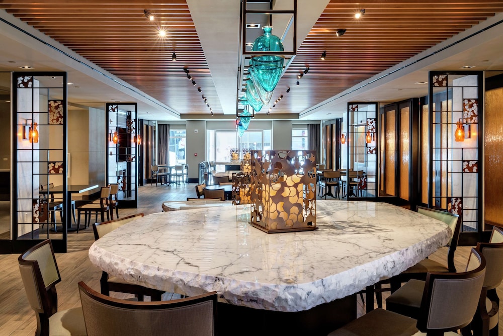 New York Hilton Midtown — Restaurant & bars in New York City, New York State