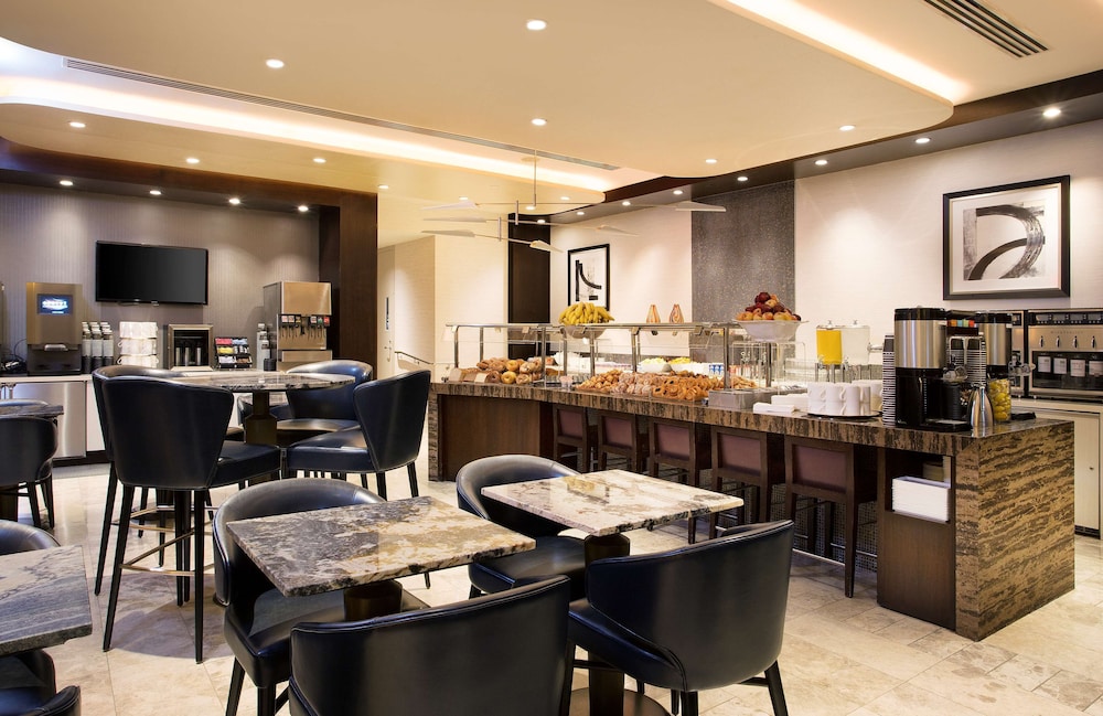 New York Hilton Midtown — Restaurant & bars in New York City, New York State