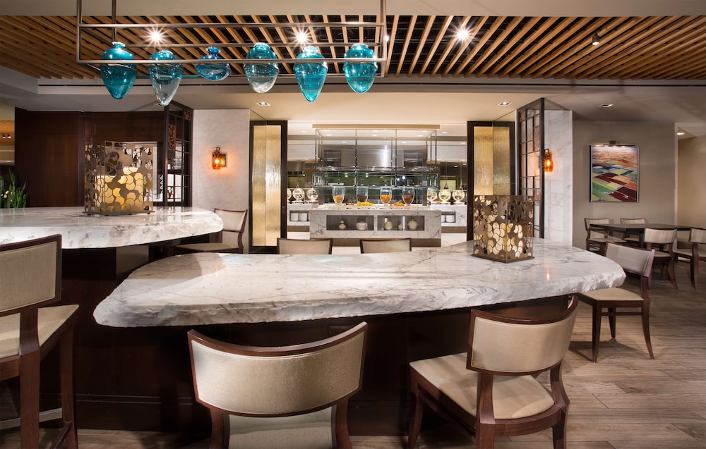New York Hilton Midtown — Restaurant & bars in New York City, New York State