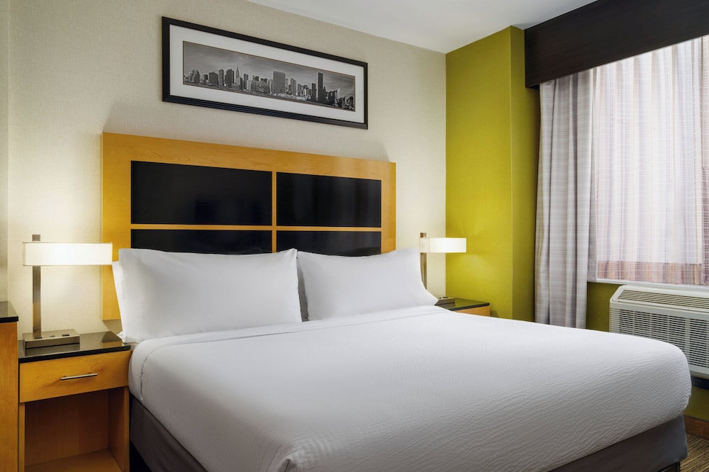 Holiday Inn Express New York City- Wall Street by IHG — Hotel rooms in New York City, New York State