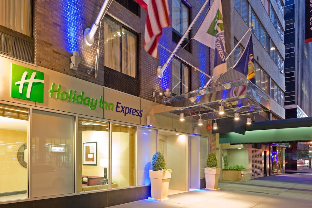 Holiday Inn Express New York City- Wall Street by IHG — Hotel building in New York City, New York State