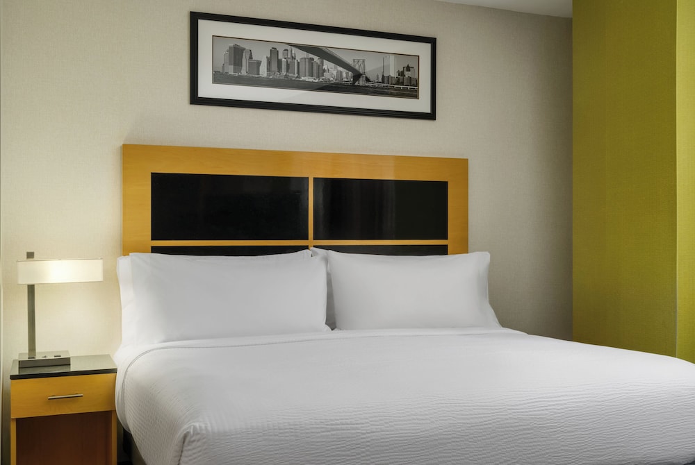 Holiday Inn Express New York City- Wall Street by IHG — Hotel rooms in New York City, New York State