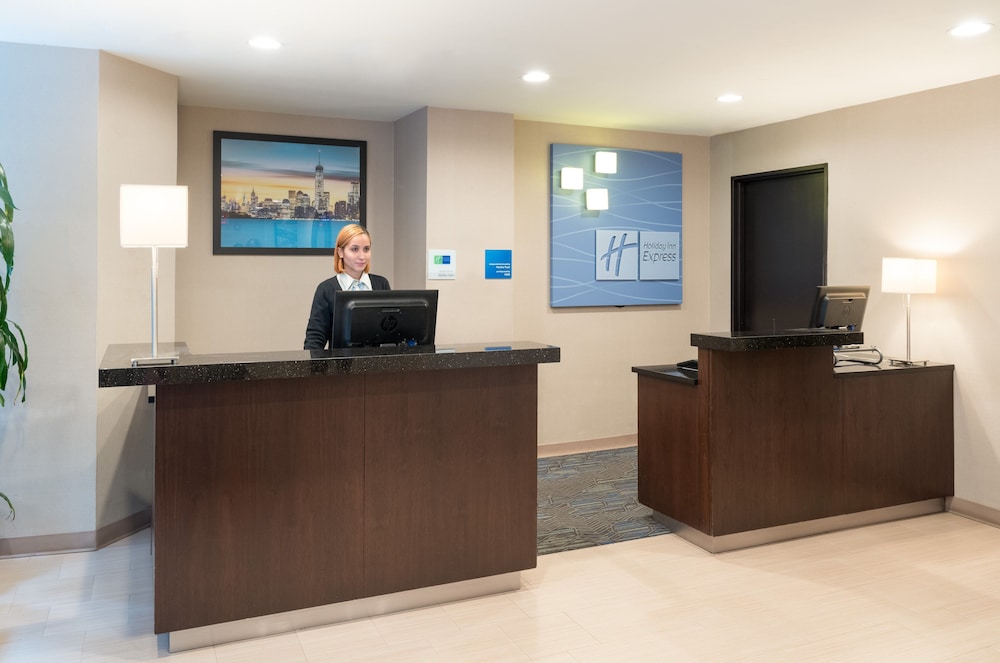 Holiday Inn Express New York City- Wall Street by IHG — Hotel building in New York City, New York State