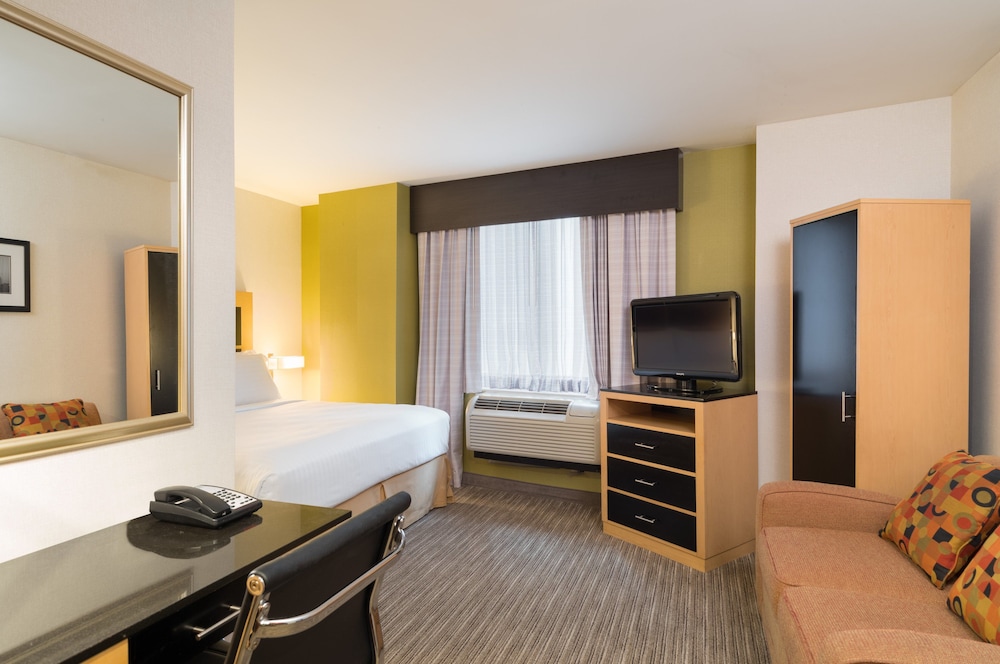 Holiday Inn Express New York City- Wall Street by IHG — Hotel rooms in New York City, New York State