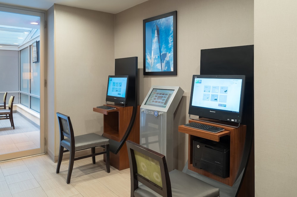 Holiday Inn Express New York City- Wall Street by IHG — Hotel building in New York City, New York State