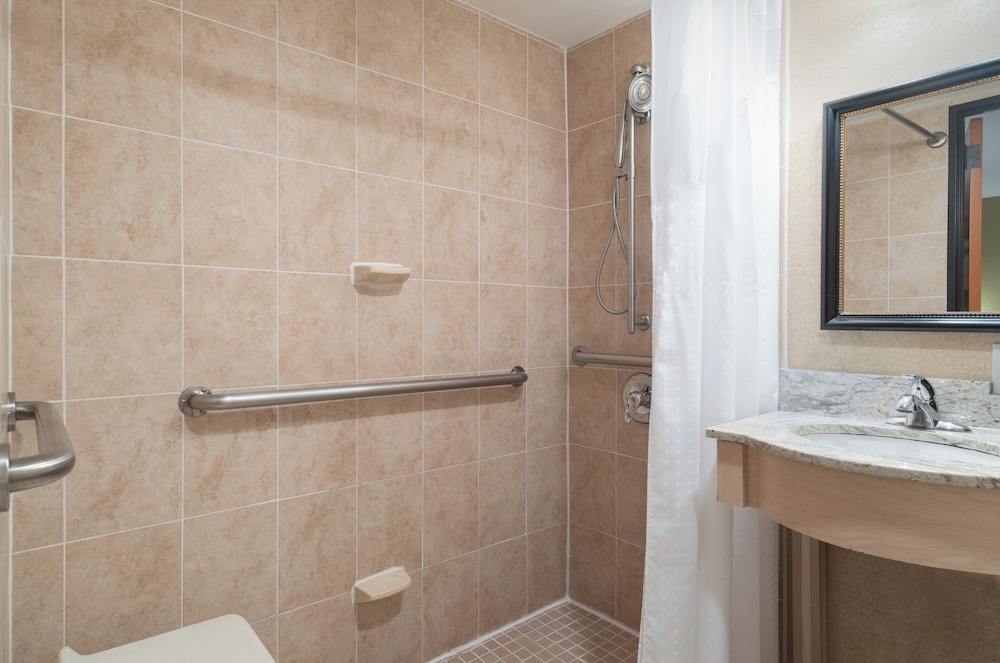 Holiday Inn Express New York City- Wall Street by IHG — Hotel rooms in New York City, New York State