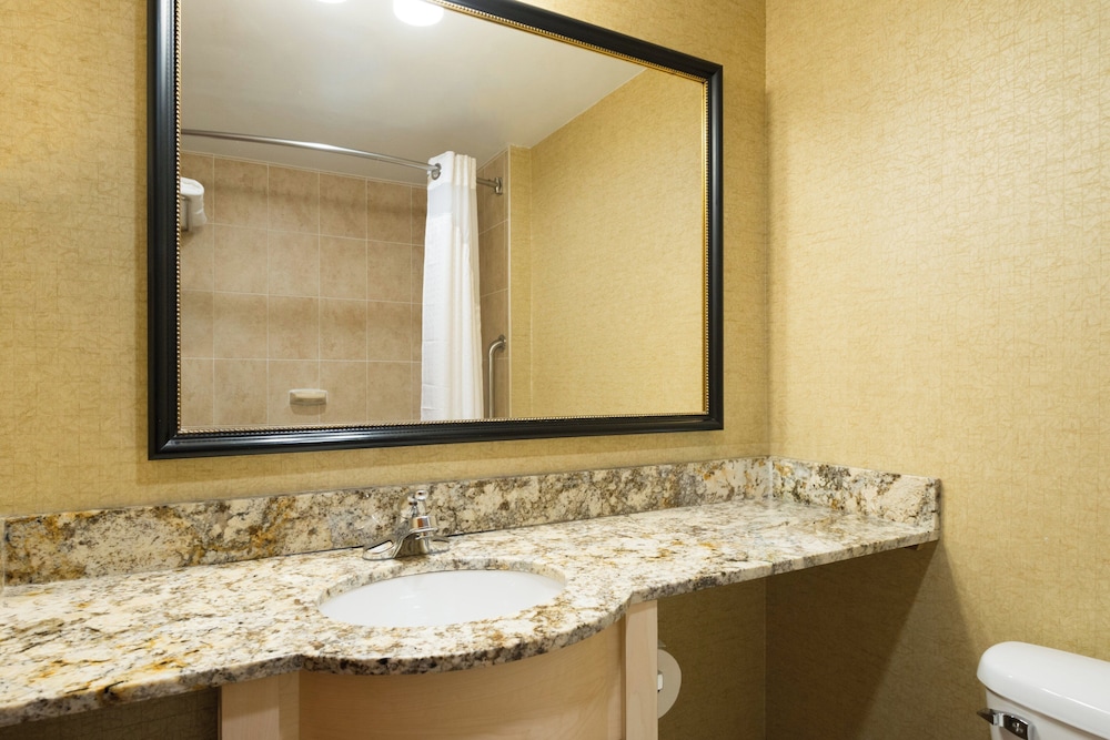 Holiday Inn Express New York City- Wall Street by IHG — Hotel rooms in New York City, New York State