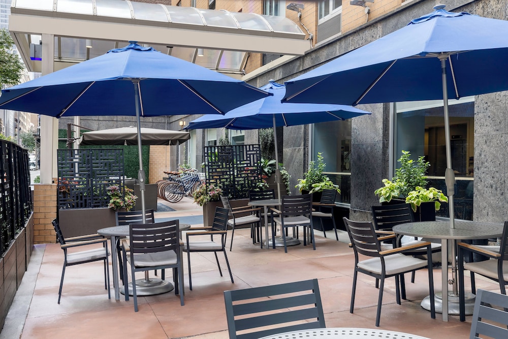 Holiday Inn Express NYC Chelsea – NoMad Area by IHG — Restaurant & bars in New York City, New York State
