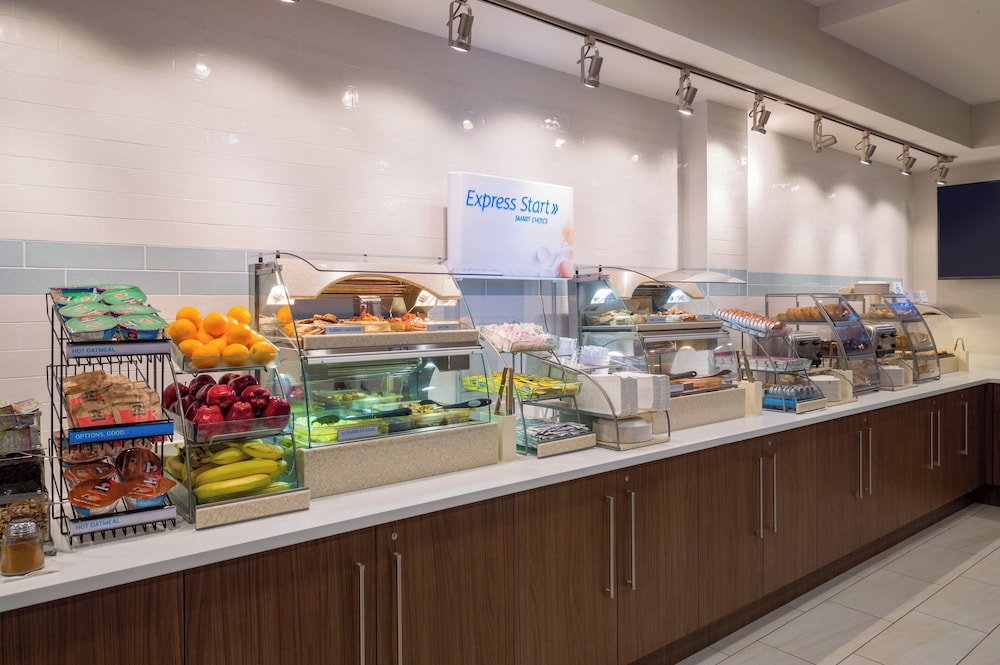 Holiday Inn Express NYC Chelsea – NoMad Area by IHG — Restaurant & bars in New York City, New York State