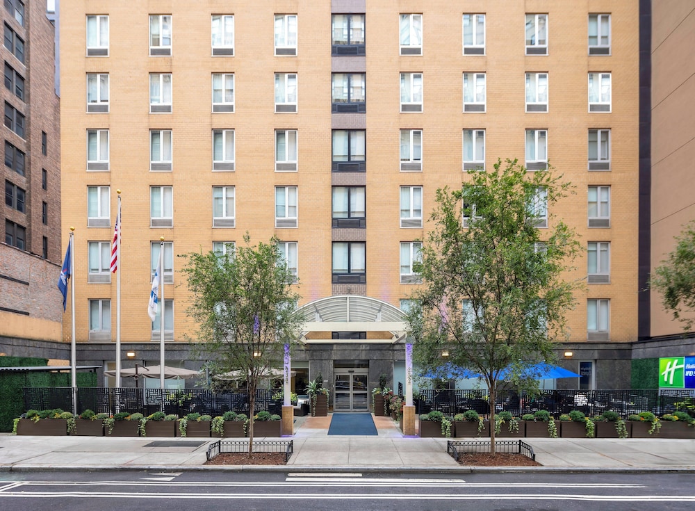 Holiday Inn Express NYC Chelsea – NoMad Area by IHG — Hotel building in New York City, New York State