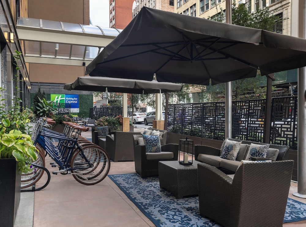 Holiday Inn Express NYC Chelsea – NoMad Area by IHG — Restaurant & bars in New York City, New York State