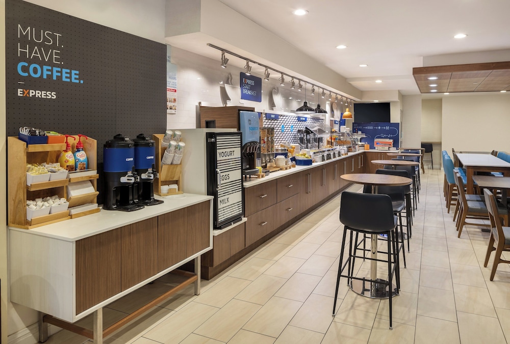 Holiday Inn Express NYC Chelsea – NoMad Area by IHG — Restaurant & bars in New York City, New York State