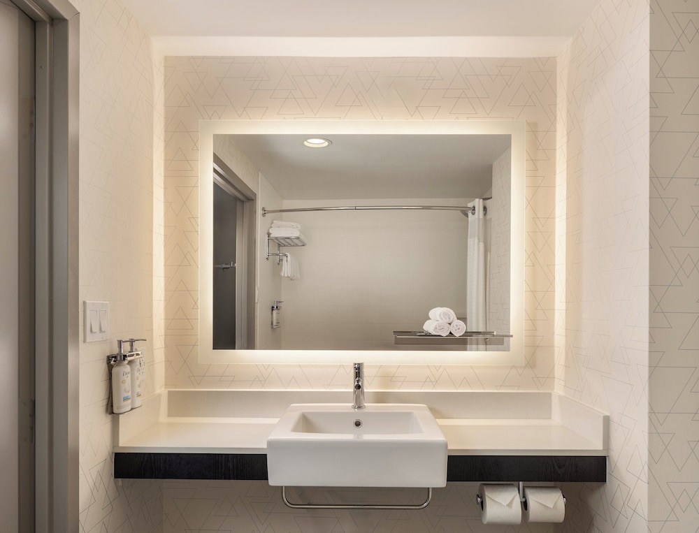 Holiday Inn Express NYC Chelsea – NoMad Area by IHG — Hotel rooms in New York City, New York State
