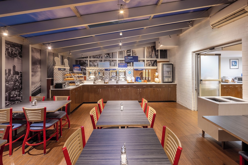 Holiday Inn Express New York City Times Square by IHG — Restaurant & bars in New York City, New York State