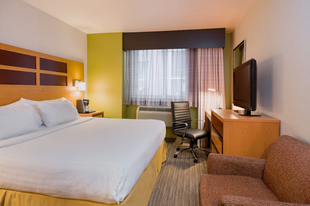 Holiday Inn Express New York City Times Square by IHG — Hotel rooms in New York City, New York State