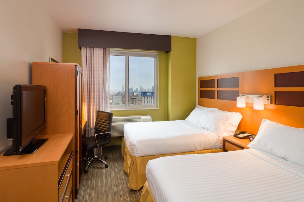 Holiday Inn Express New York City Times Square by IHG — Hotel rooms in New York City, New York State